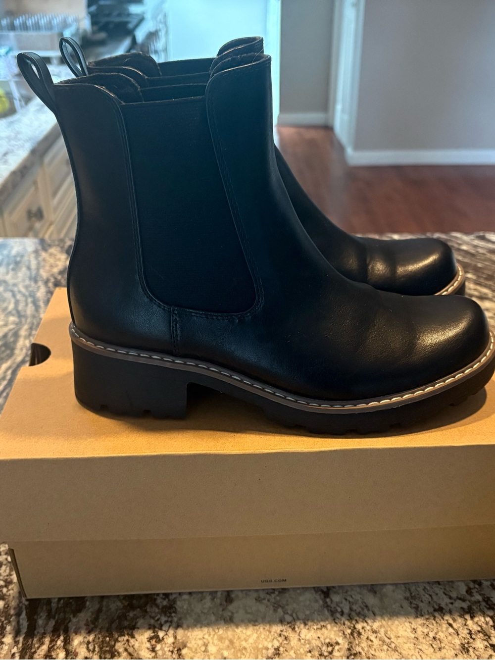 Universal Thread Chelsea Boots - Picture 3 of 4